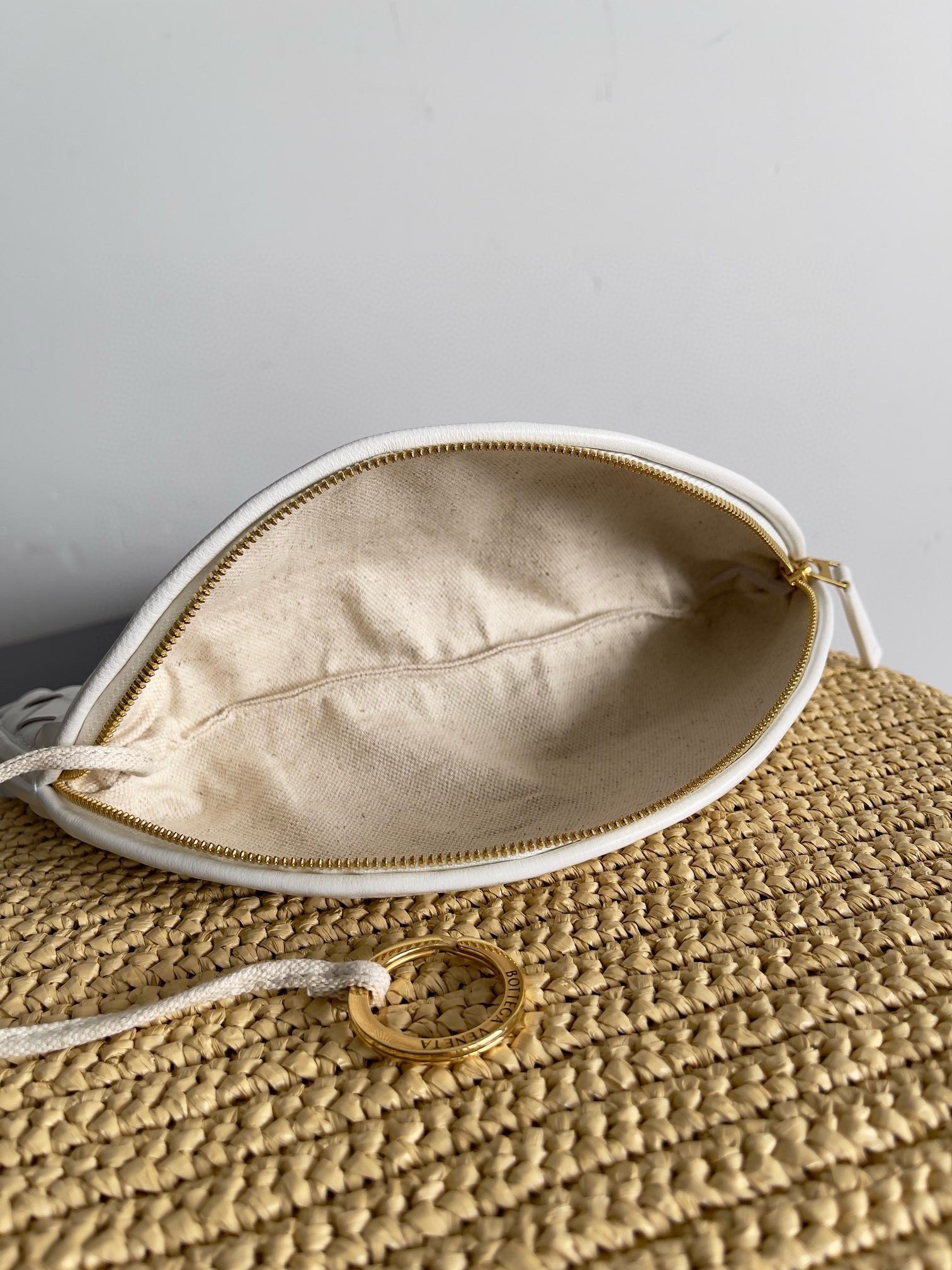 Bottega Veneta Gemelli Medium Bag in Natural Raffia