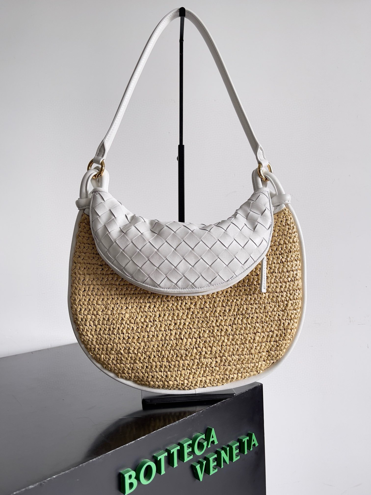 Bottega Veneta Gemelli Medium Bag in Natural Raffia