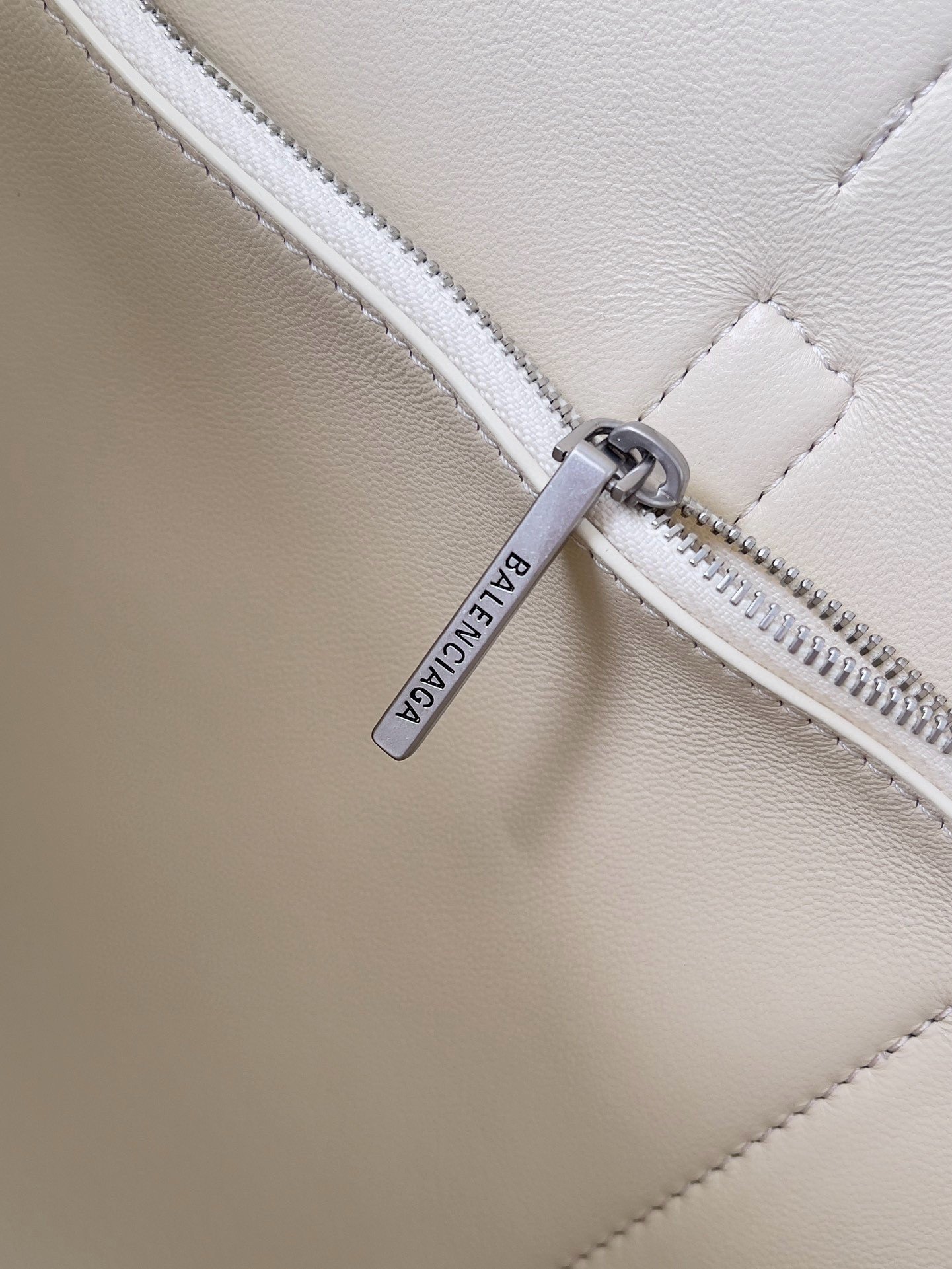 Balenciaga Bel Air Carry All Medium Bag in Beige Calfskin