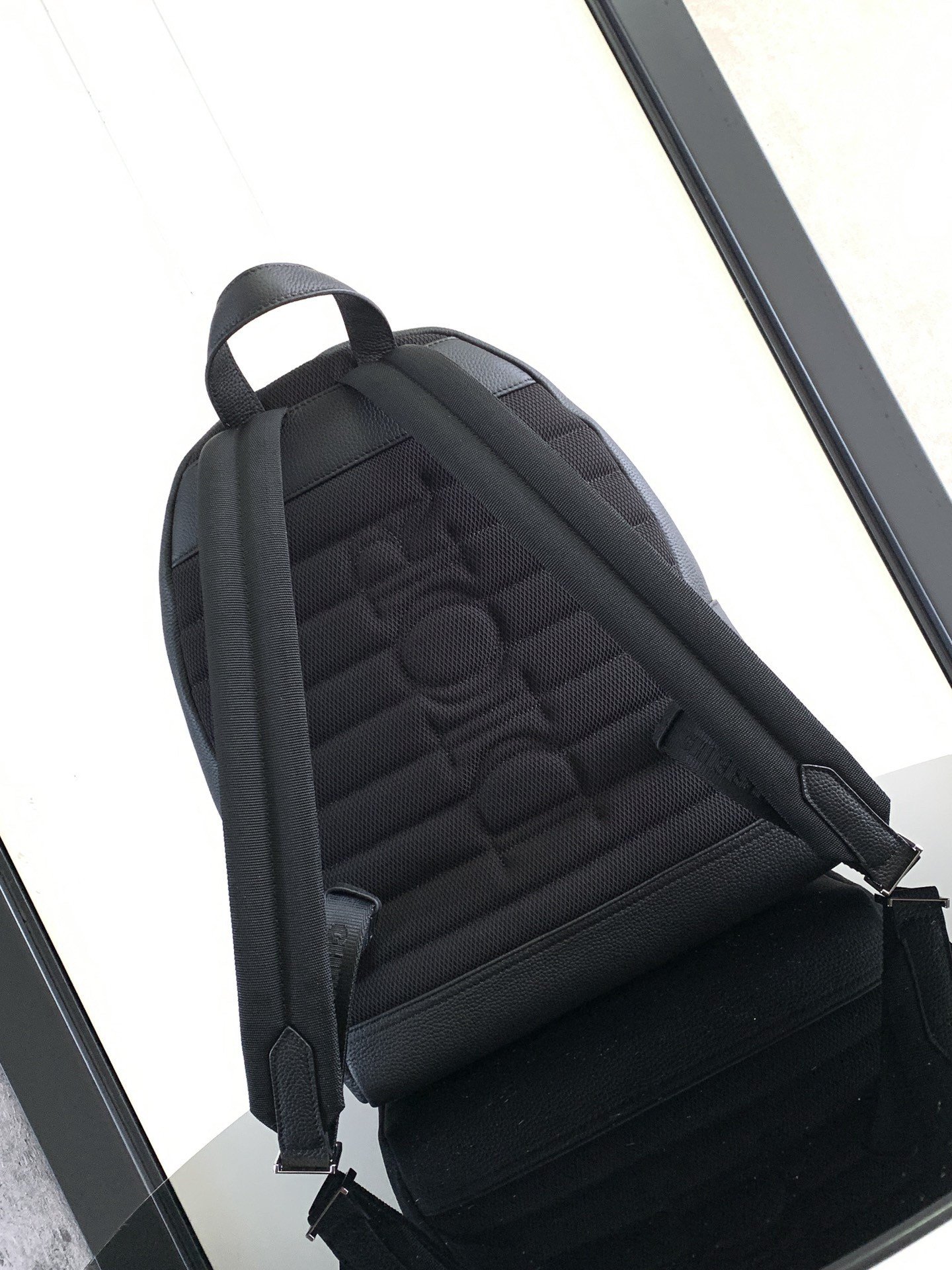 Dior Rider 2.0 Zipped Backpack in Black Gravity Leather