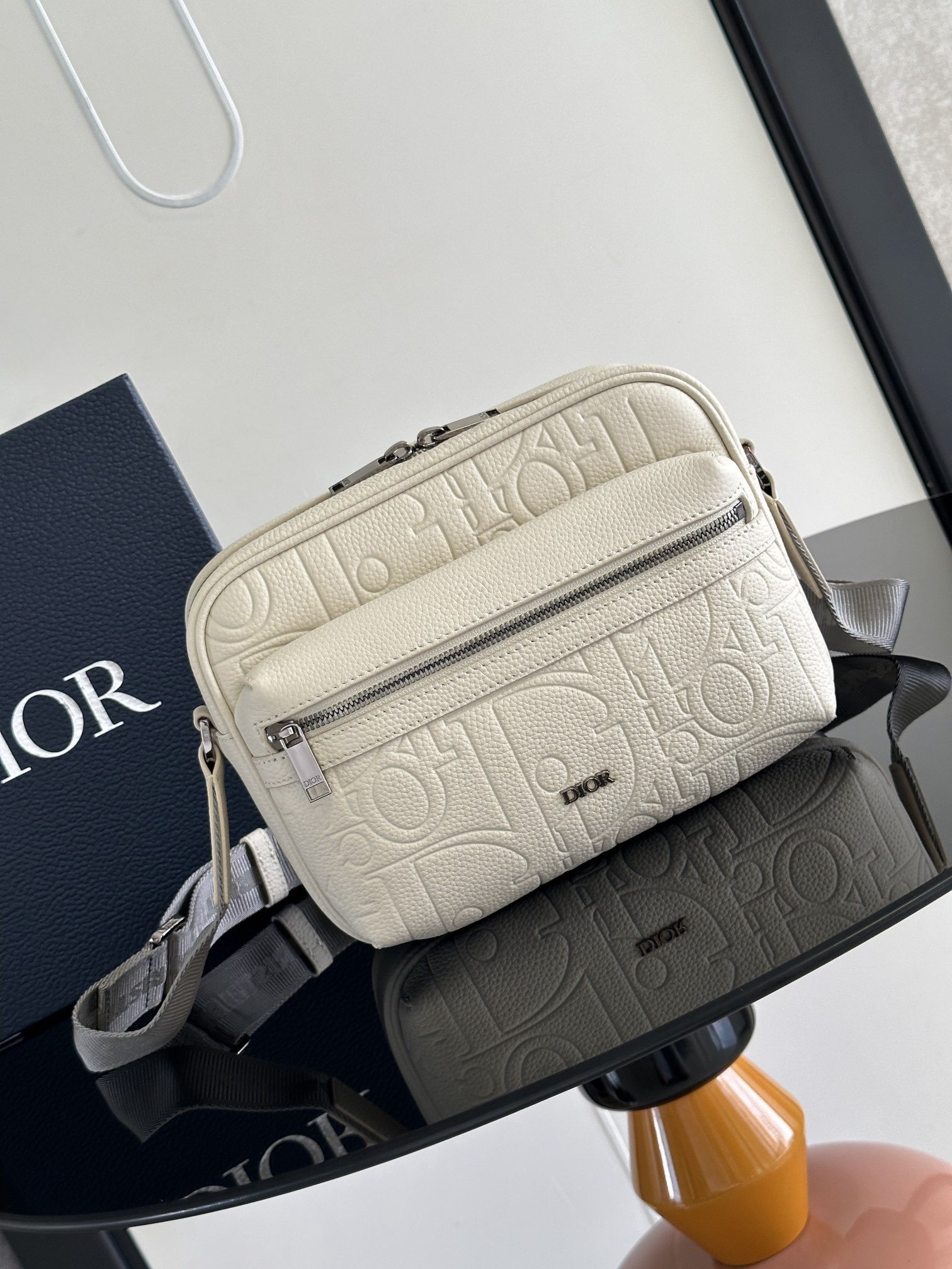 Dior Rider 2.0 Zipped Messenger Bag in Beige Gravity Leather