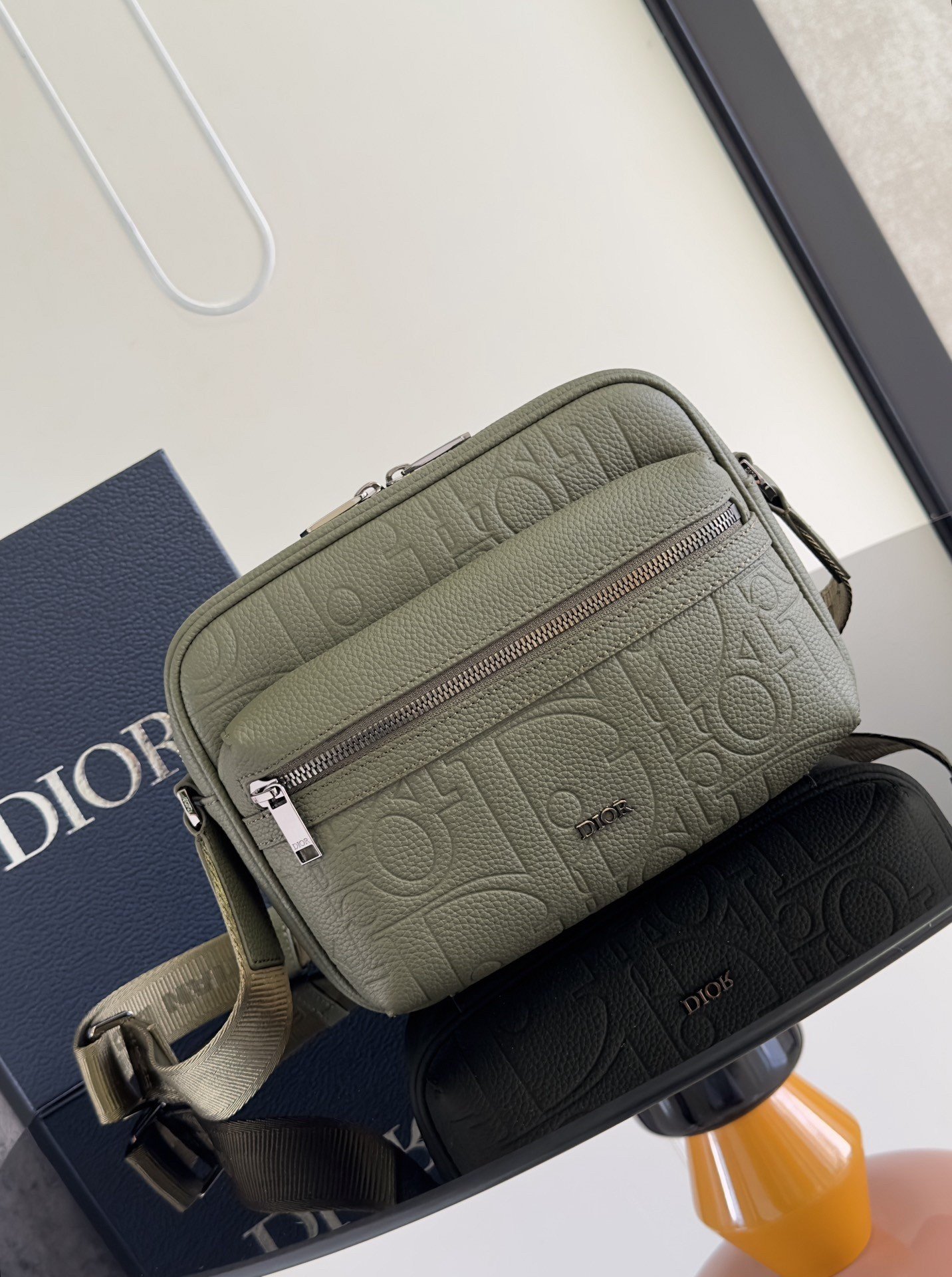 Dior Rider 2.0 Zipped Messenger Bag in Khaki Gravity Leather