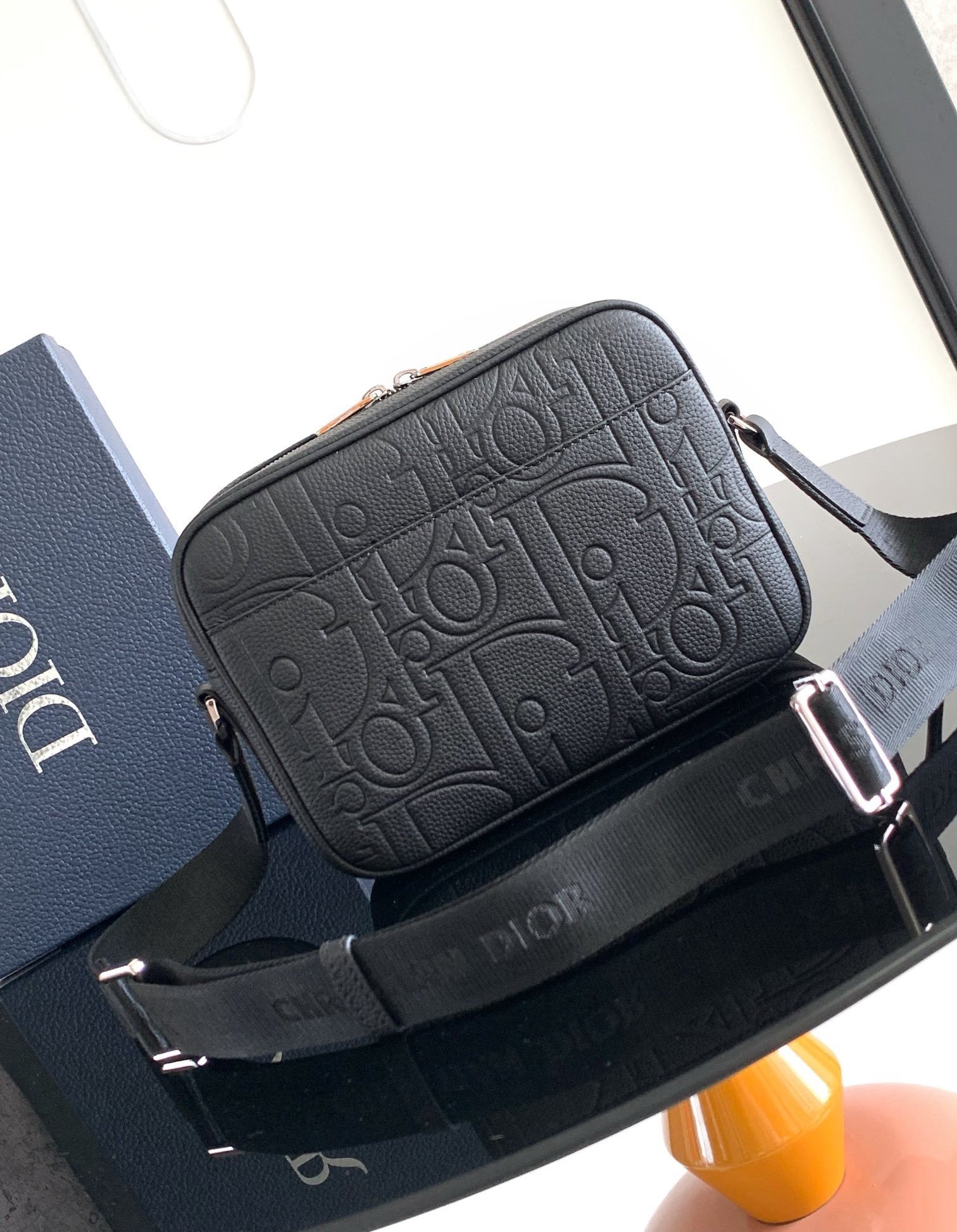 Dior Rider 2.0 Zipped Messenger Bag in Black Gravity Leather