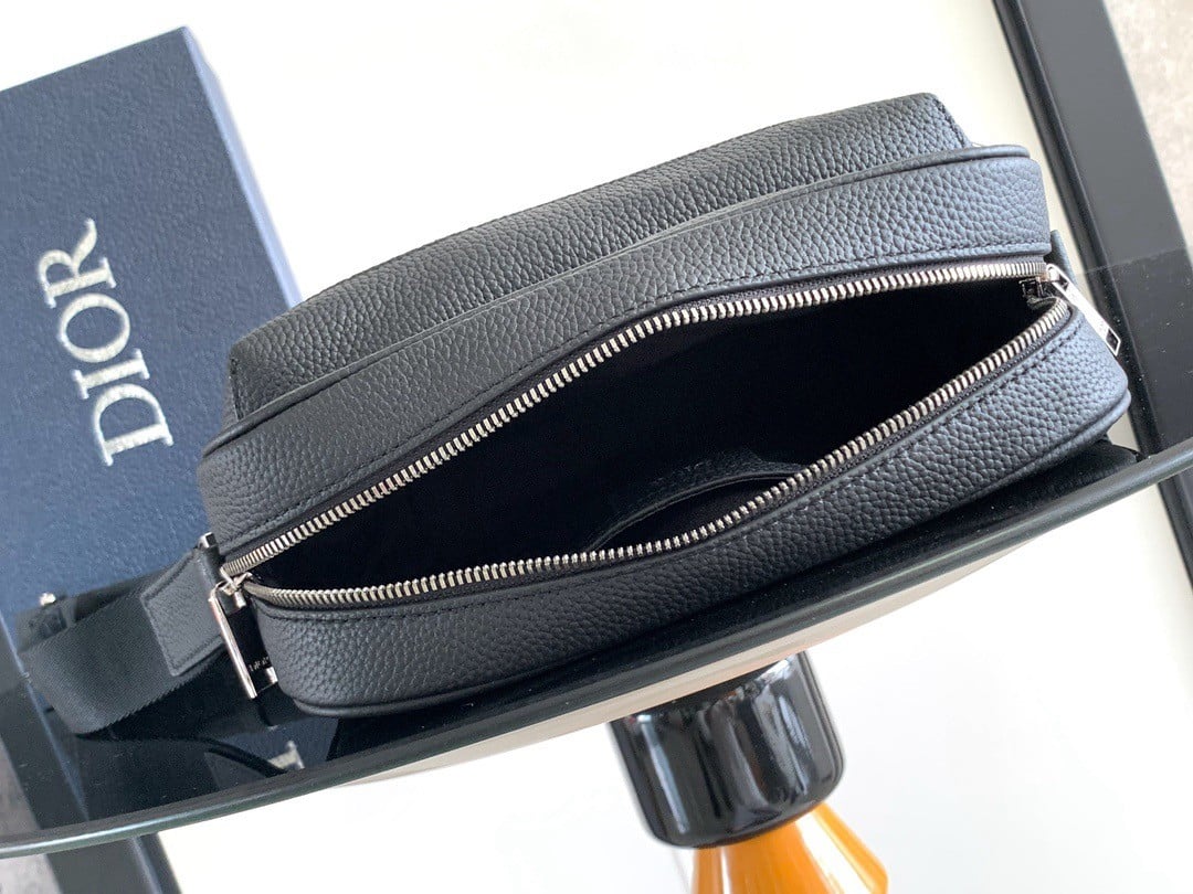 Dior Rider 2.0 Zipped Messenger Bag in Black Gravity Leather