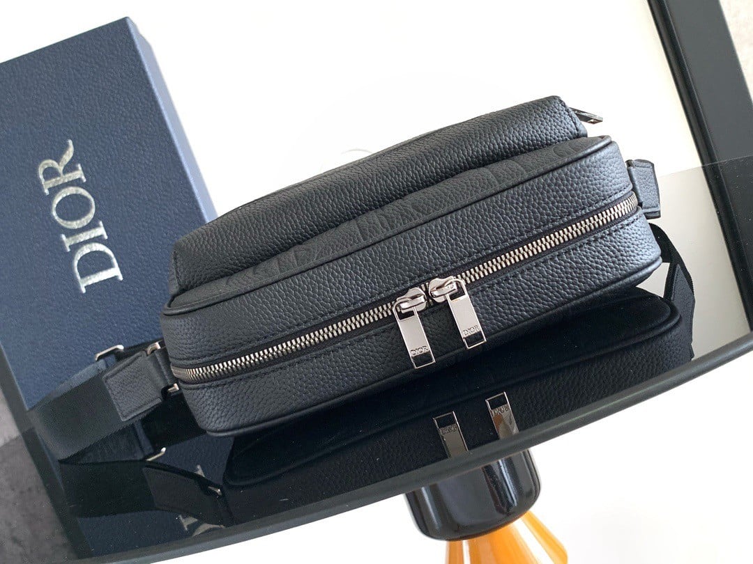 Dior Rider 2.0 Zipped Messenger Bag in Black Gravity Leather