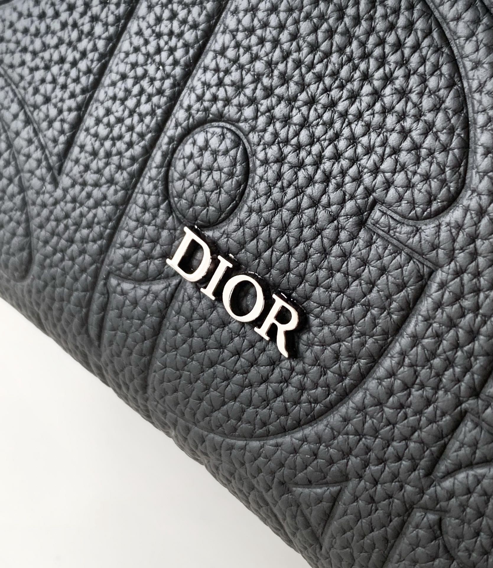 Dior Rider 2.0 Zipped Messenger Bag in Black Gravity Leather