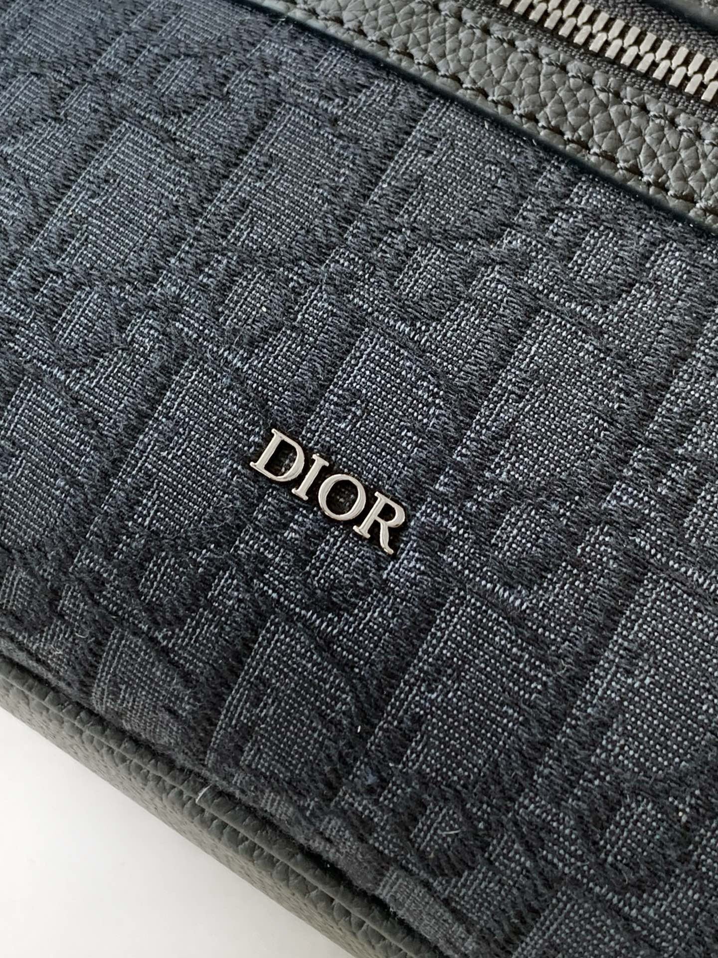 Dior Rider 2.0 Zipped Messenger Bag in Black Oblique with Black Leather