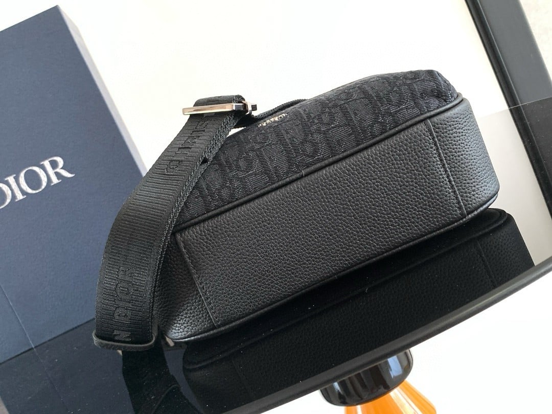 Dior Rider 2.0 Zipped Messenger Bag in Black Oblique with Black Leather