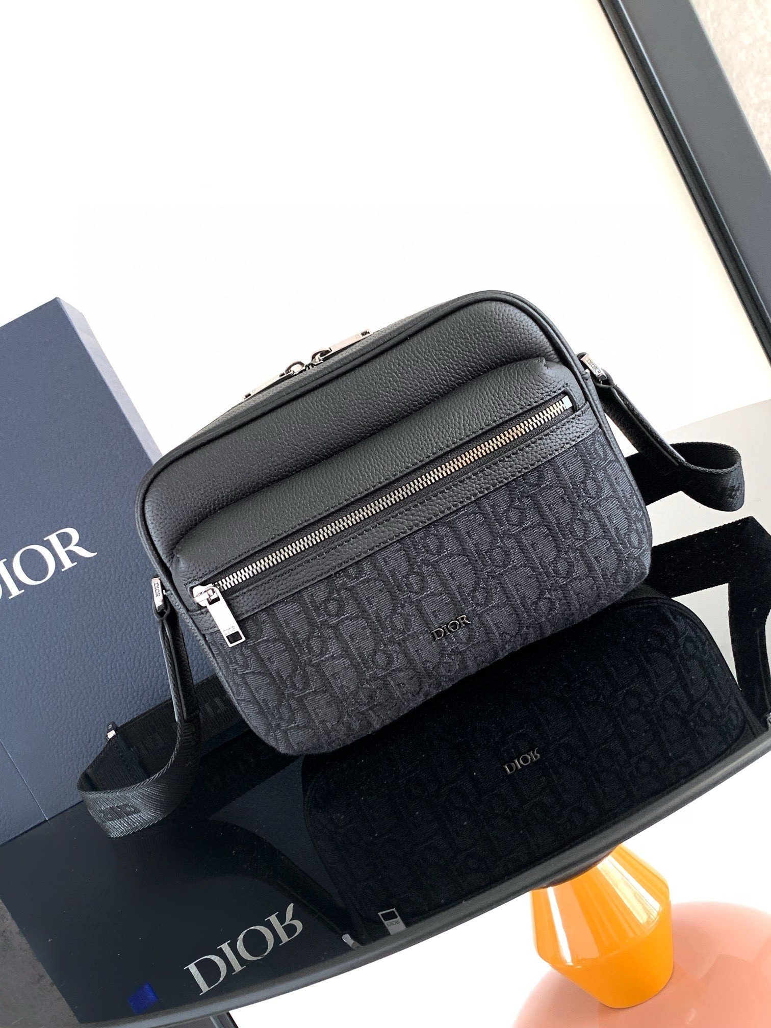 Dior Rider 2.0 Zipped Messenger Bag in Black Oblique with Black Leather