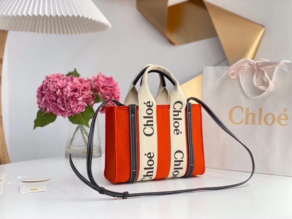 Chloe Small Woody Tote Bag In Orange Felt