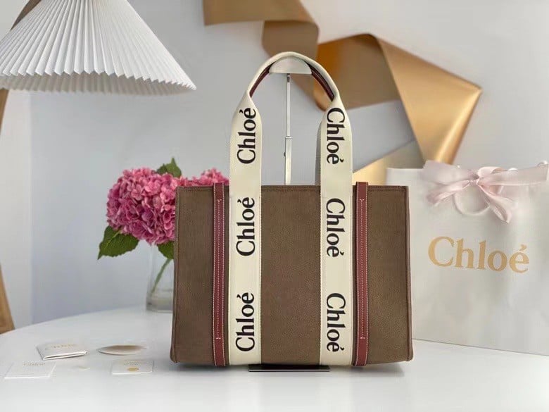 Chloe Medium Woody Tote Bag In Brown Felt