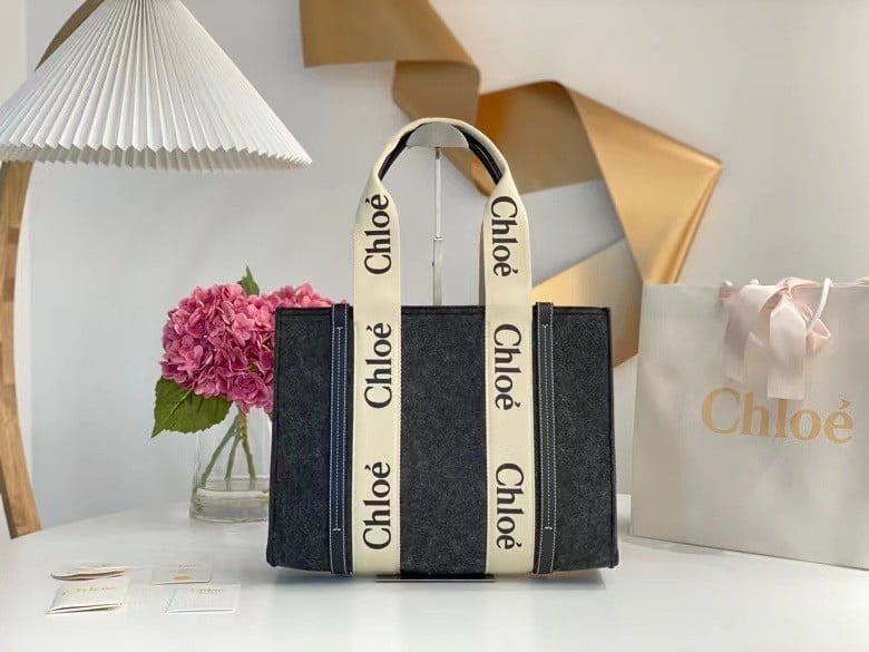 Chloe Medium Woody Tote Bag In Grey Felt