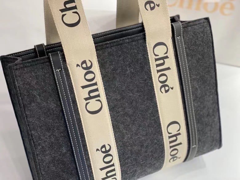 Chloe Medium Woody Tote Bag In Grey Felt