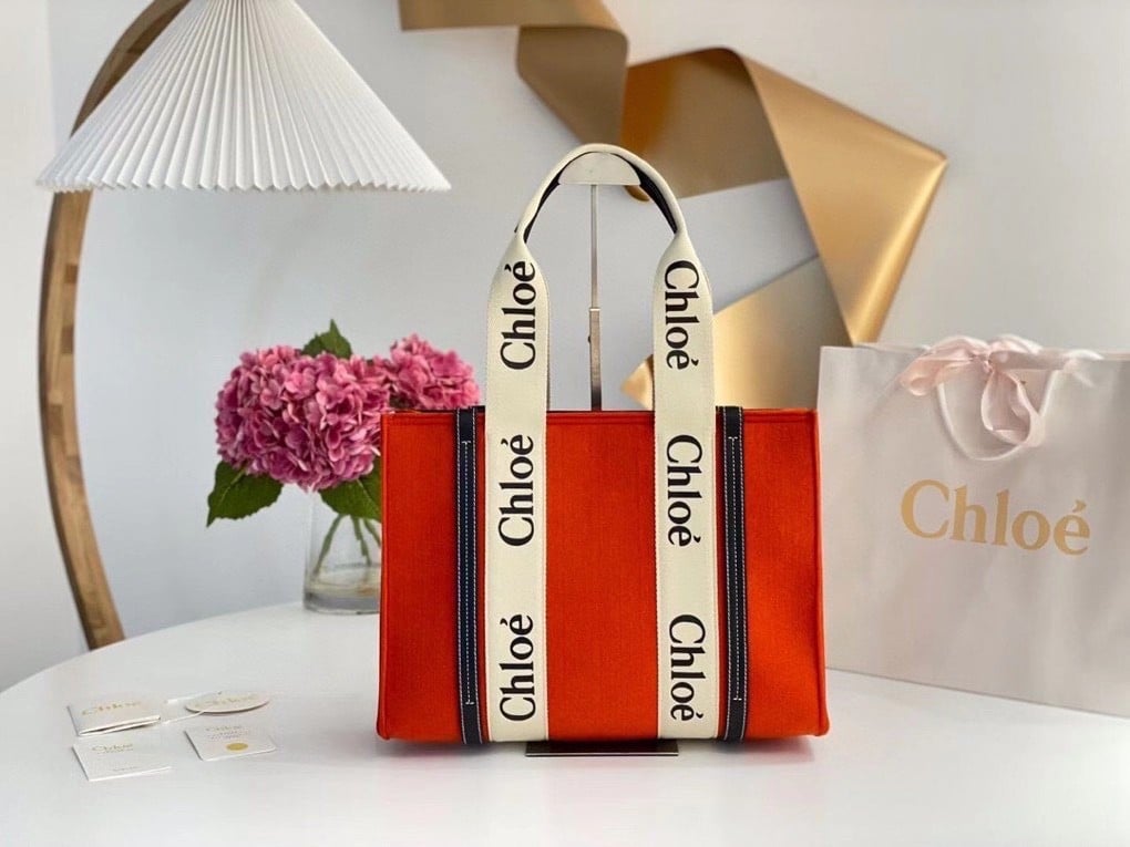 Chloe Medium Woody Tote Bag In Orange Felt