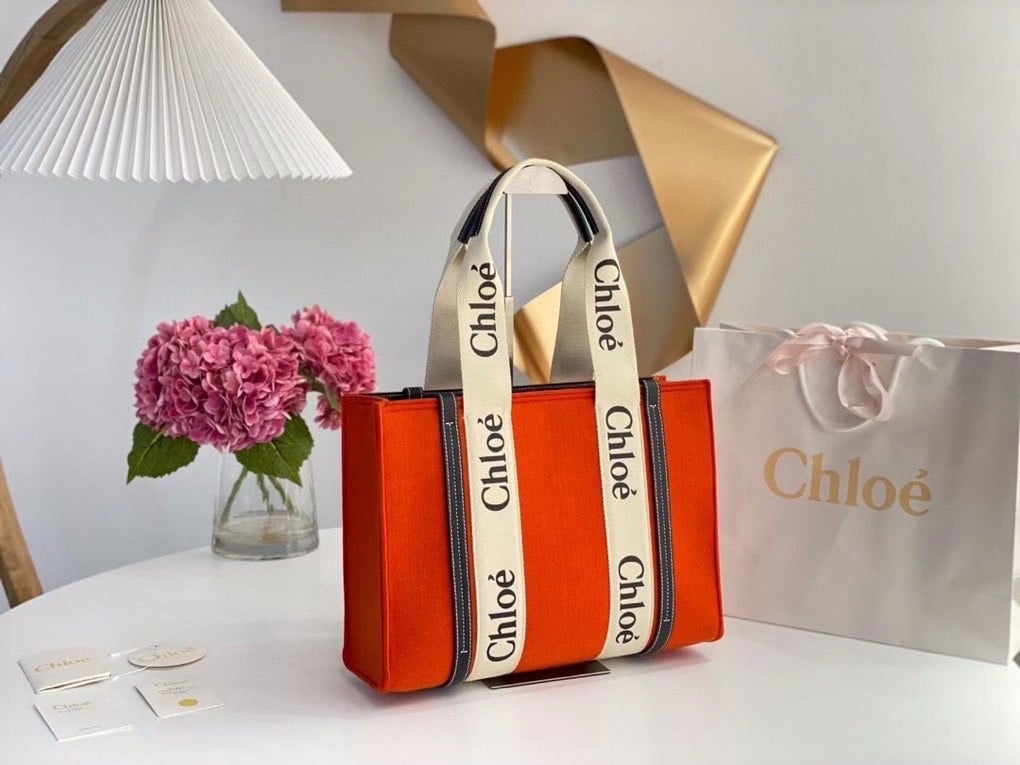 Chloe Medium Woody Tote Bag In Orange Felt