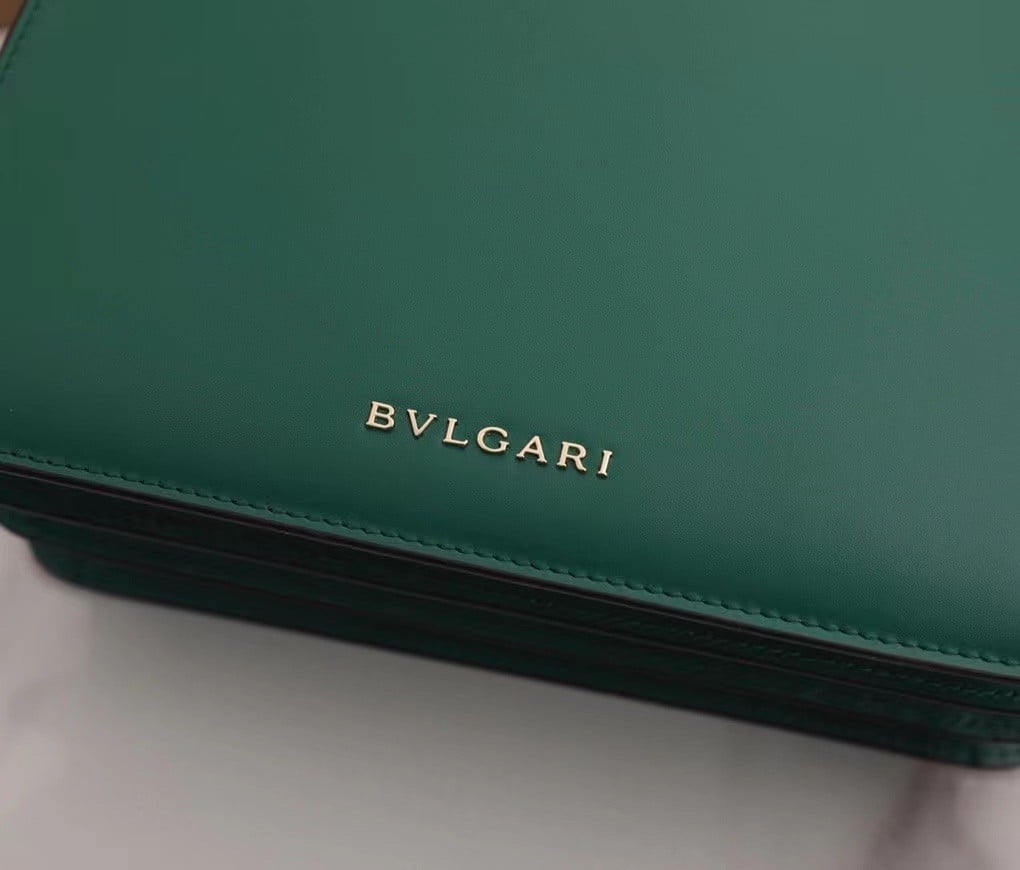 Bvlgari Serpenti Forever Medium Bag In Green Calfskin