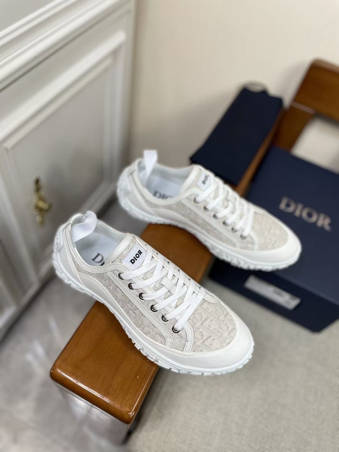 Dior Men's B28 Low-top Sneakers In White Oblique Jacquard