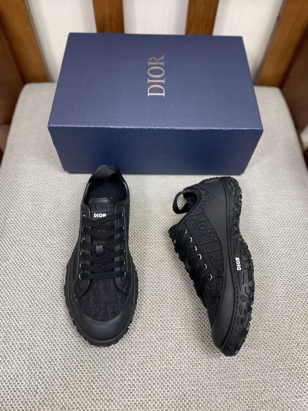 Dior Men's B28 Low-top Sneakers In Black Oblique Jacquard