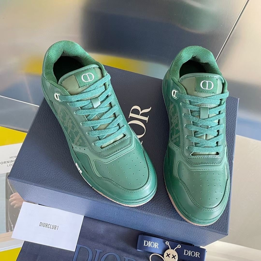 Dior Men's B27 World Tour Sneakers In Green Leather