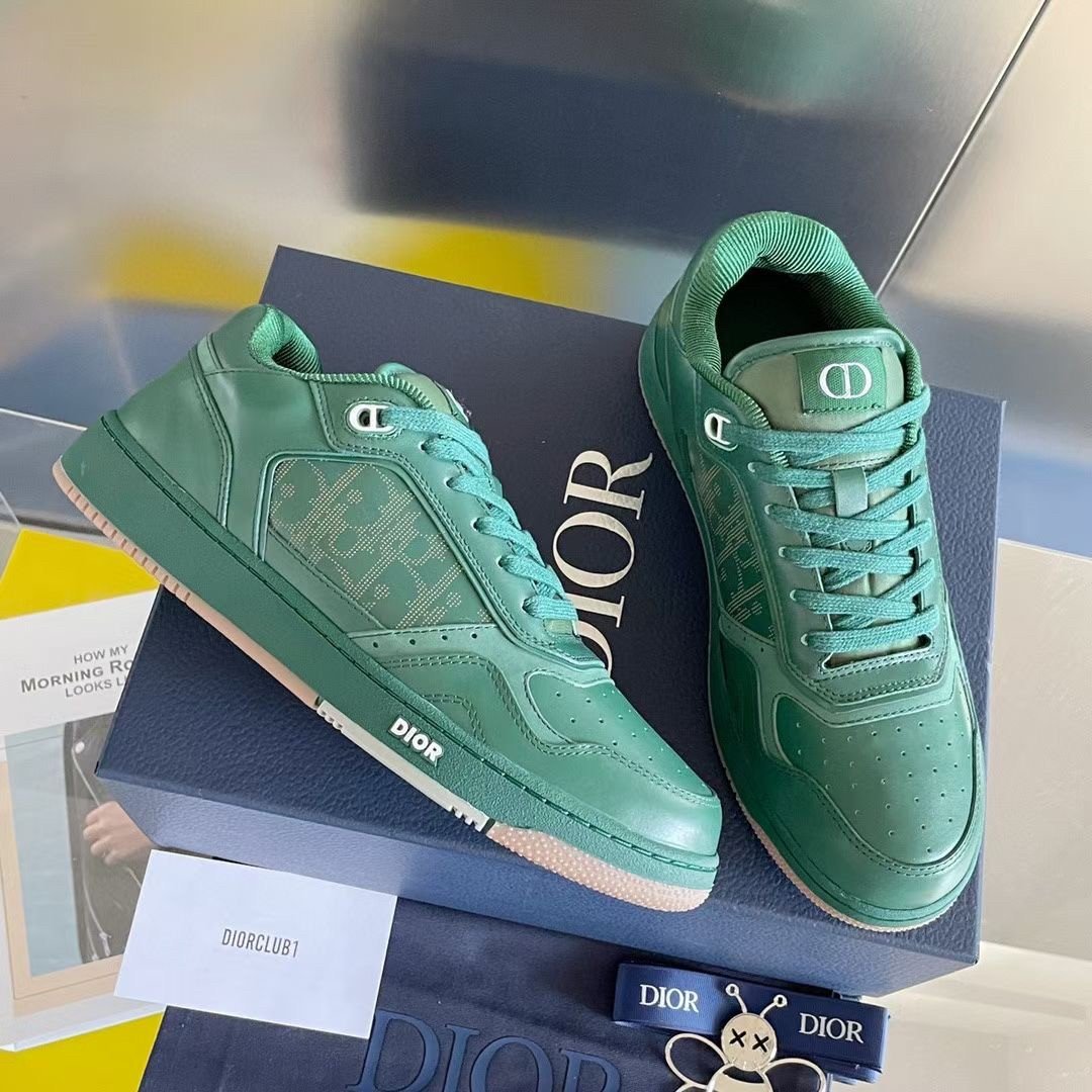 Dior Men's B27 World Tour Sneakers In Green Leather