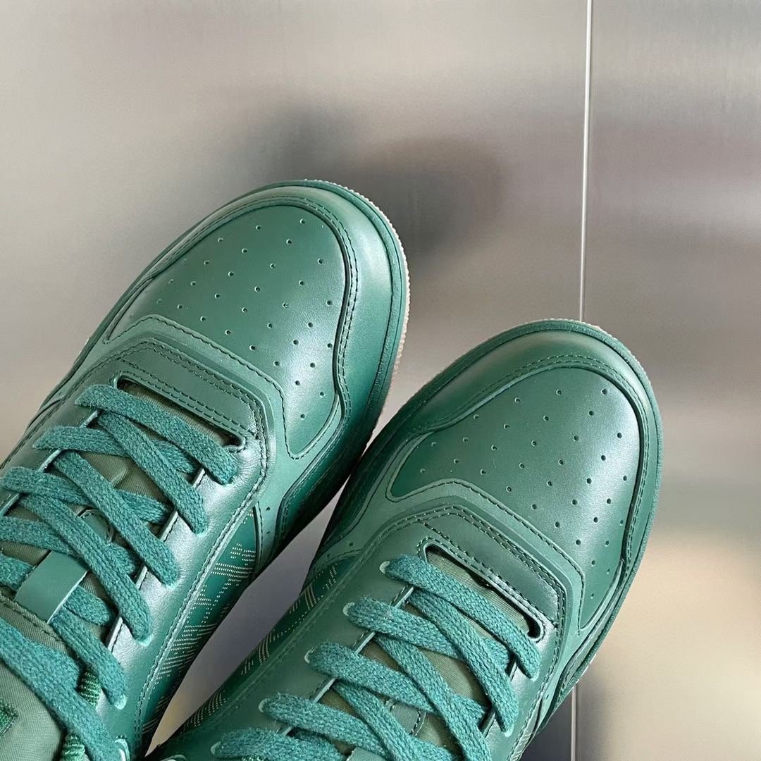 Dior Men's B27 World Tour Sneakers In Green Leather