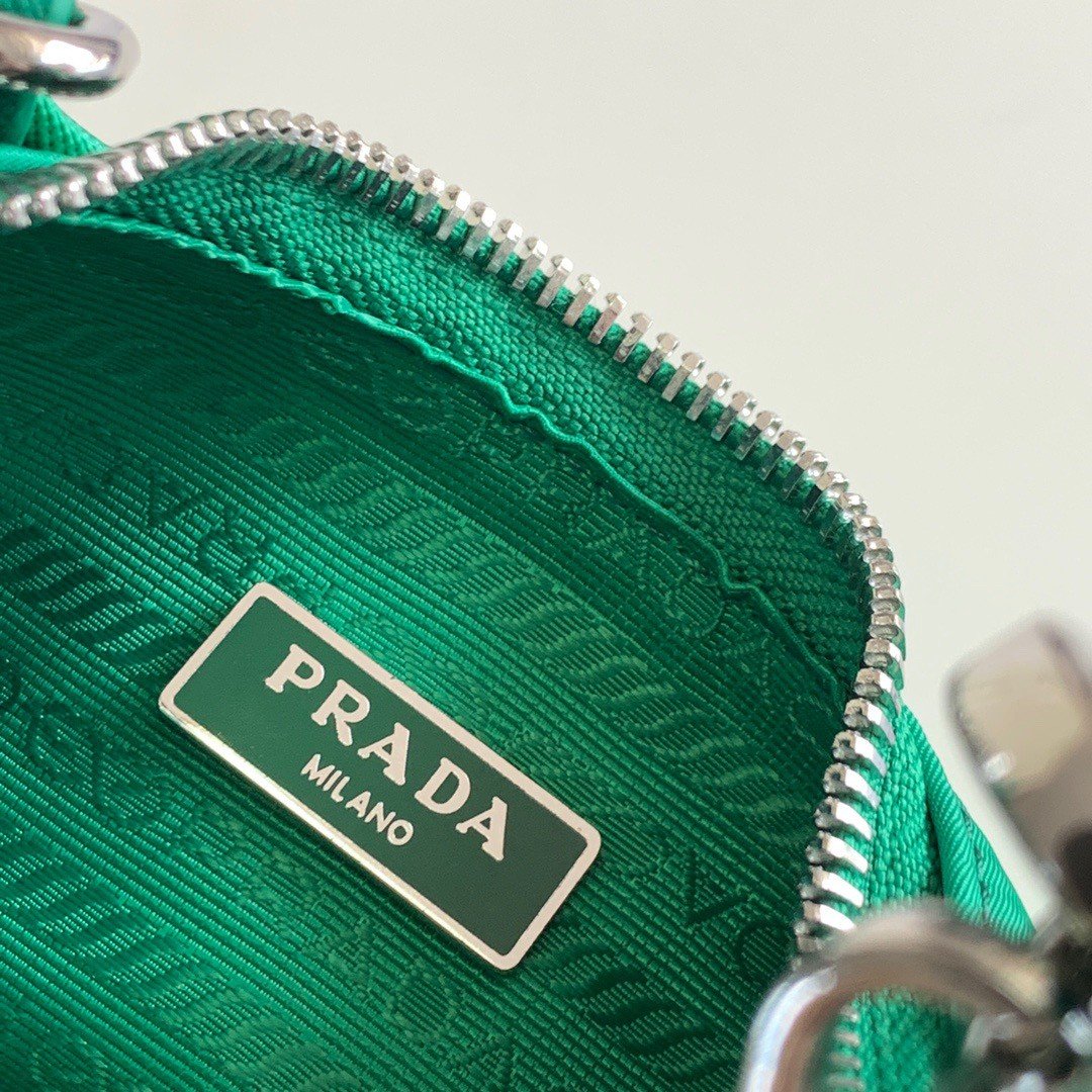 Prada Re-Edition 2005 Shoulder Bag In Green Re-Nylon