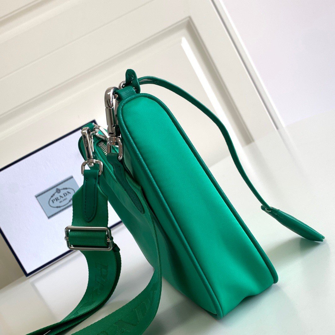 Prada Re-Edition 2005 Shoulder Bag In Green Re-Nylon