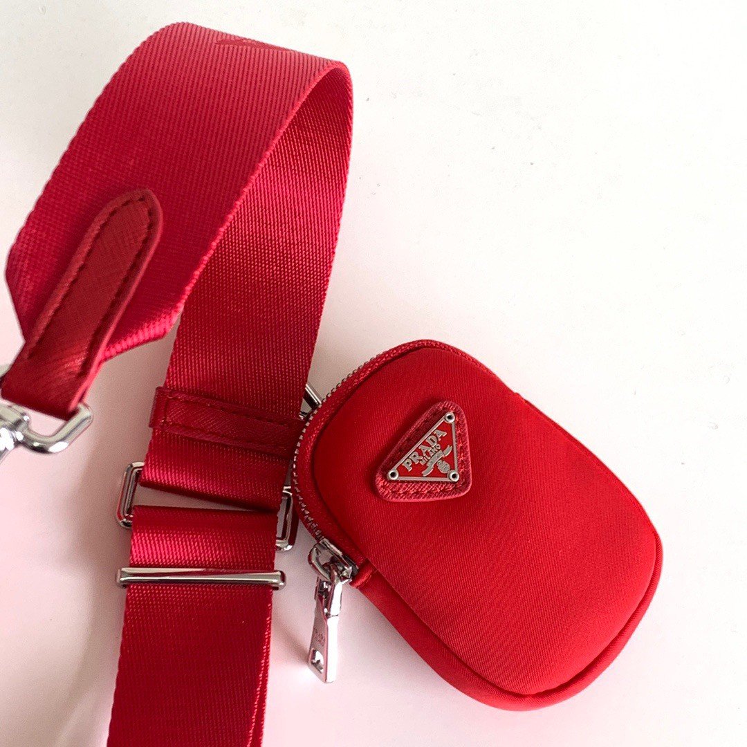 Prada Re-Edition 2005 Shoulder Bag In Red Re-Nylon