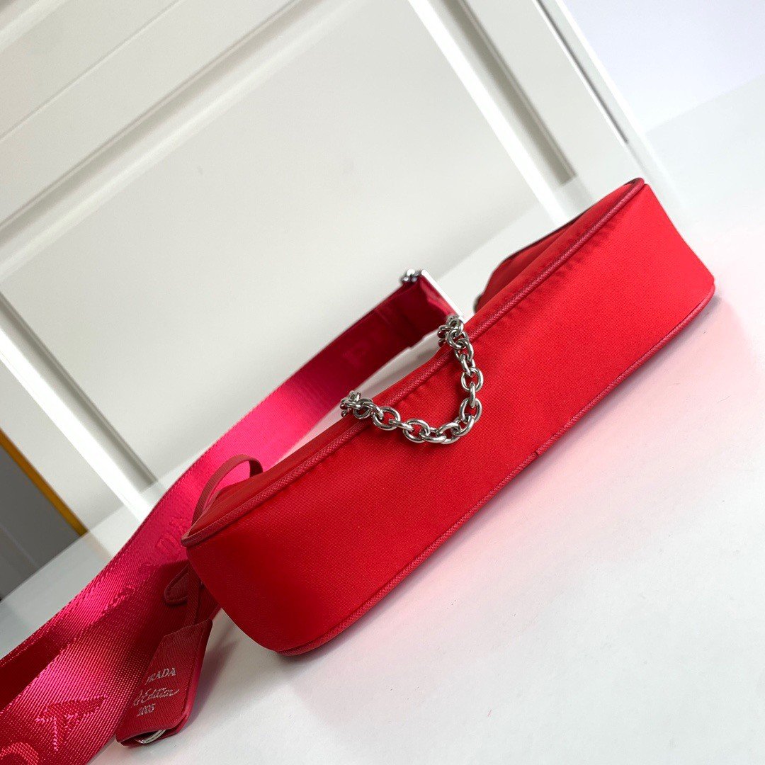 Prada Re-Edition 2005 Shoulder Bag In Red Re-Nylon