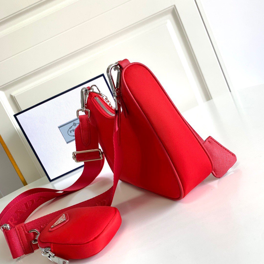 Prada Re-Edition 2005 Shoulder Bag In Red Re-Nylon