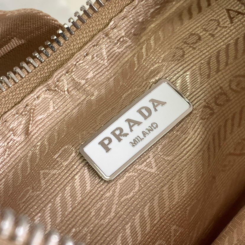 Prada Re-Edition 2005 Shoulder Bag In White Re-Nylon