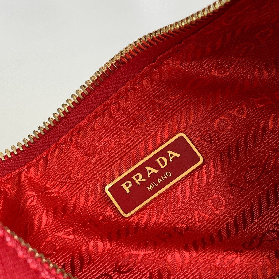 Prada Re-Edition 2005 Shoulder Bag In Red Saffiano Leather