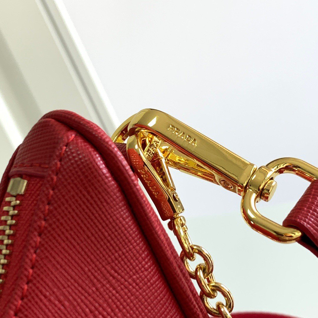 Prada Re-Edition 2005 Shoulder Bag In Red Saffiano Leather