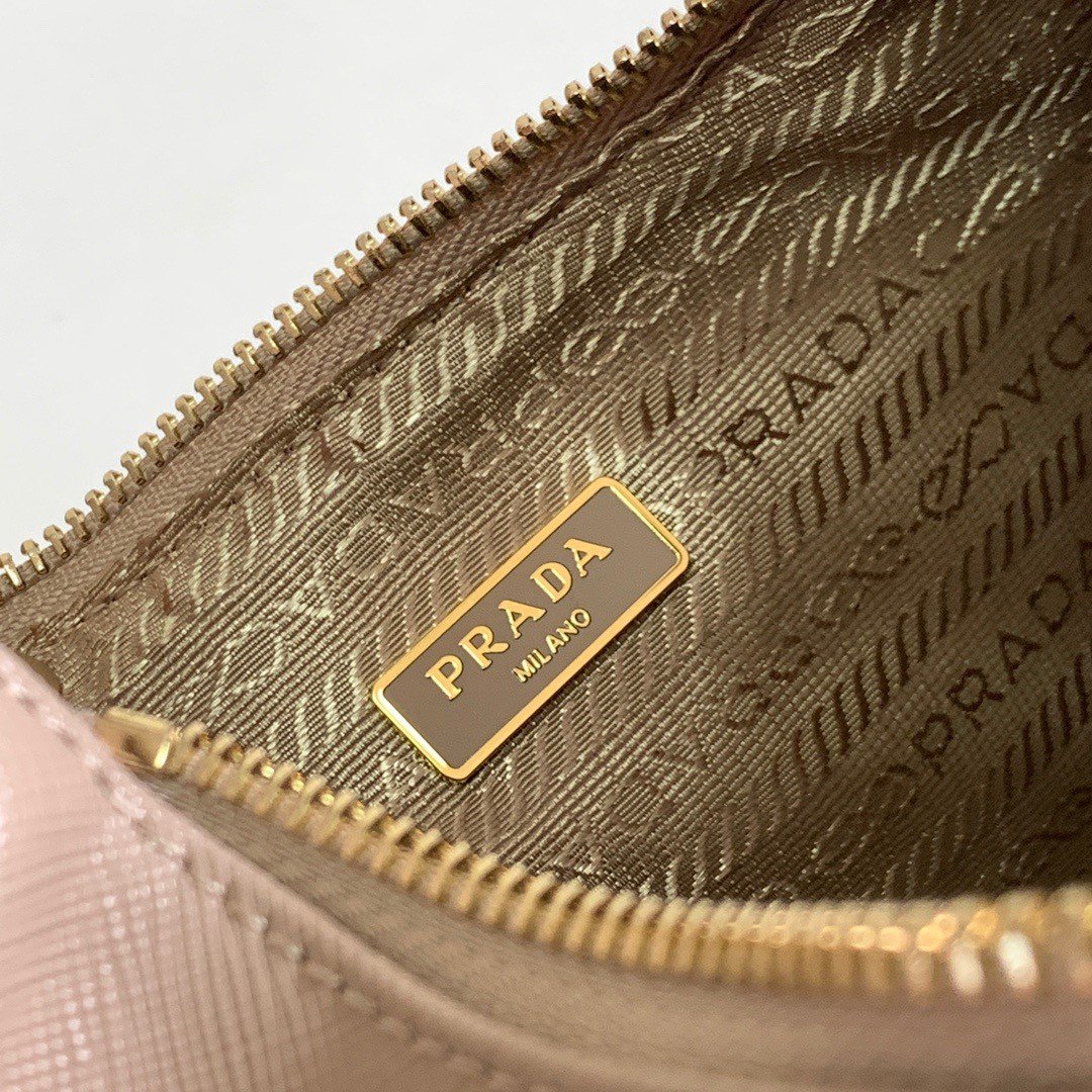 Prada Re-Edition 2005 Shoulder Bag In Taupe Saffiano Leather