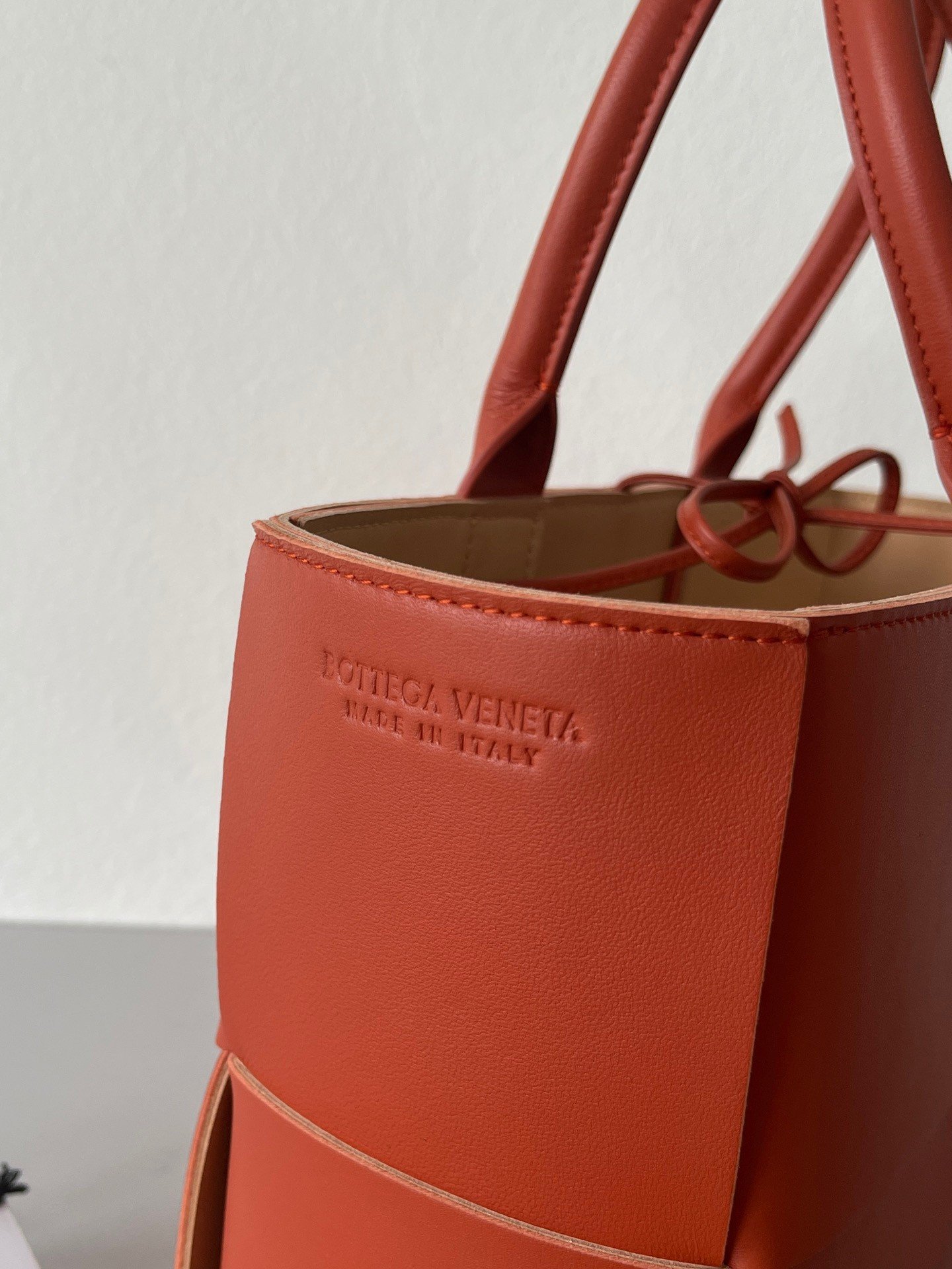 Bottega Veneta Arco Small Tote In Maple Intrecciato Lambskin