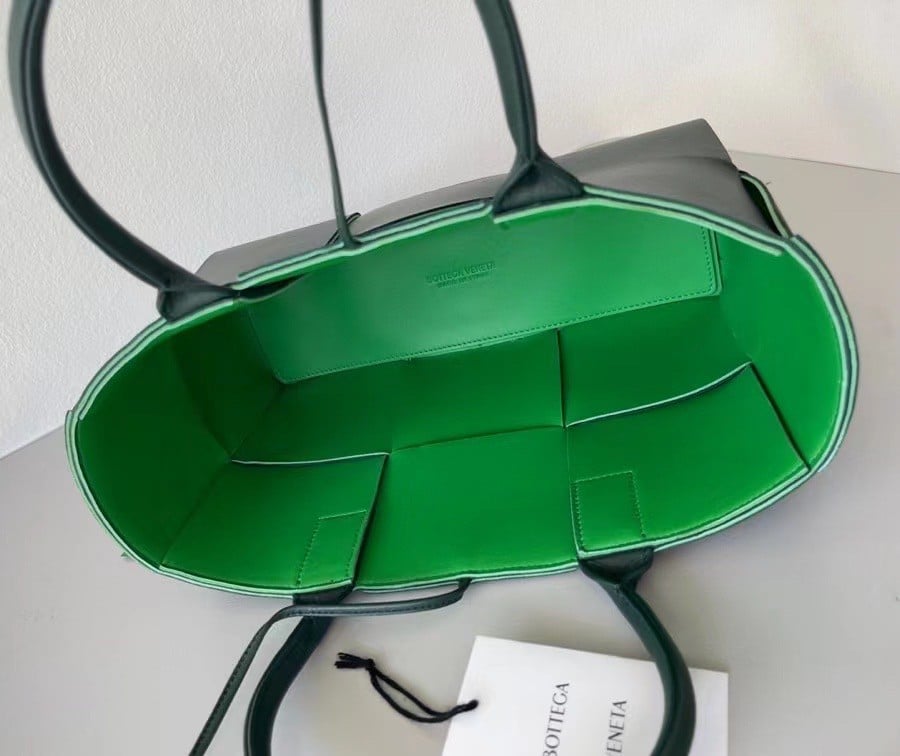 Bottega Veneta Arco Small Tote In Green Intrecciato Lambskin