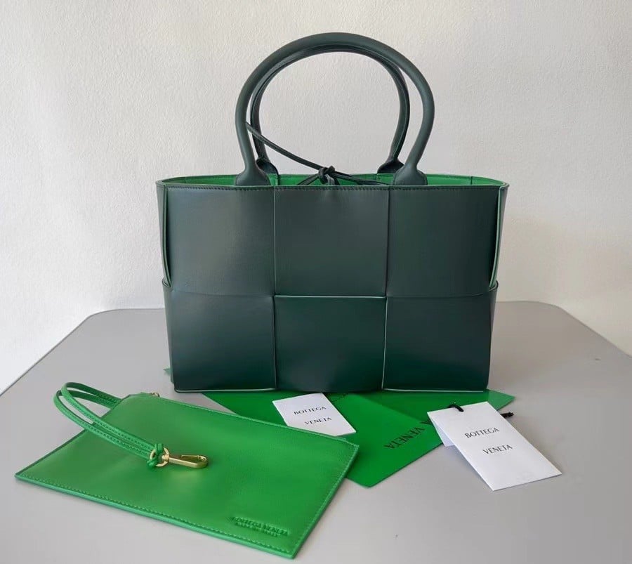 Bottega Veneta Arco Small Tote In Green Intrecciato Lambskin