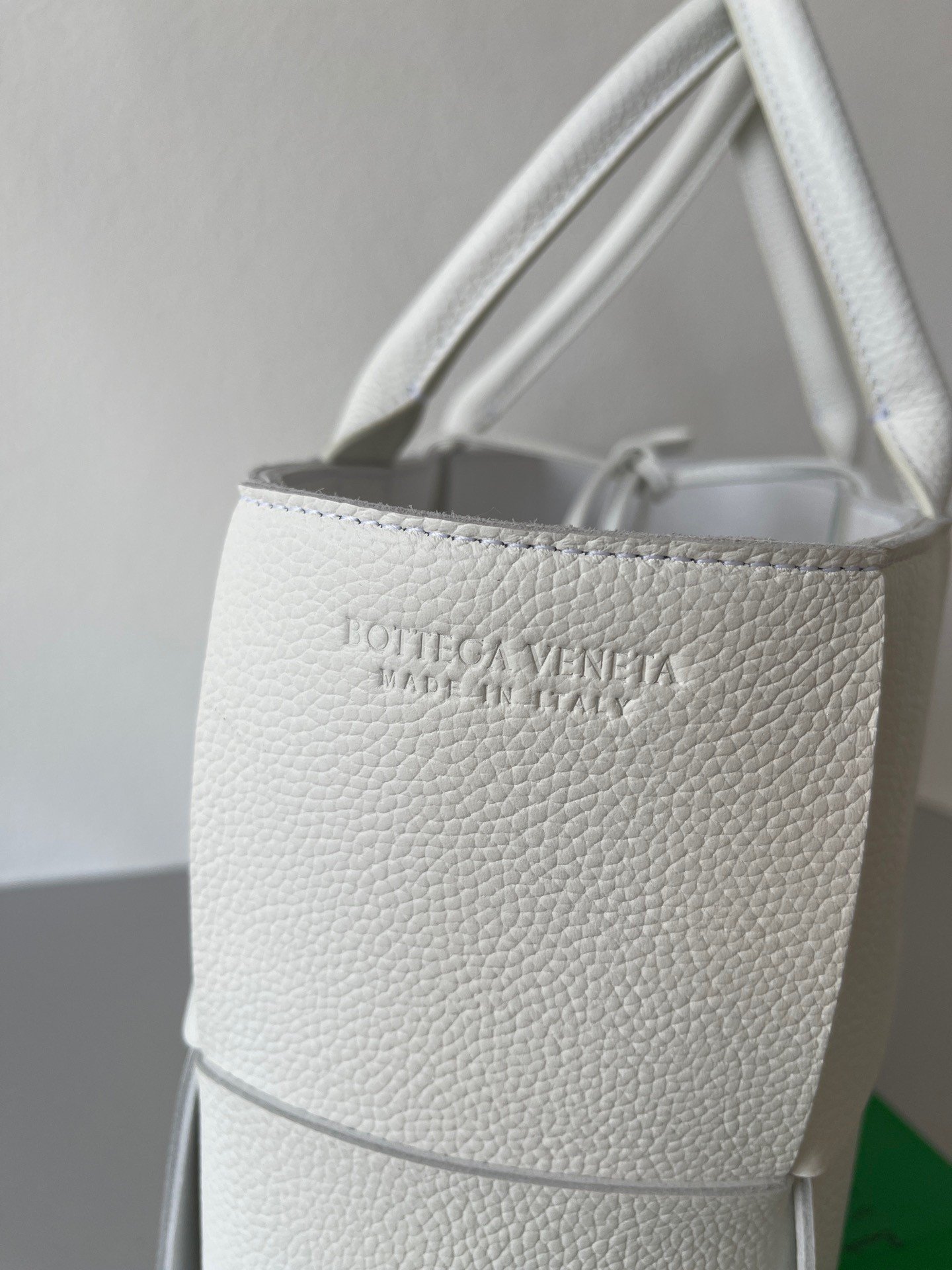 Bottega Veneta Arco Small Tote In White Grained Calfskin