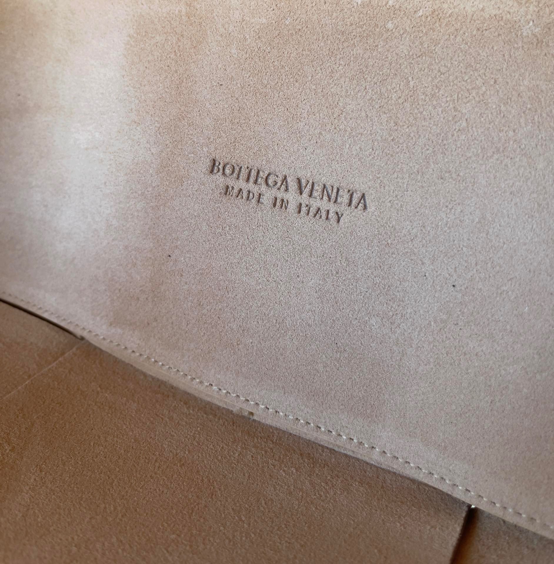 Bottega Veneta Arco Medium Tote In Beige Intrecciato Lambskin