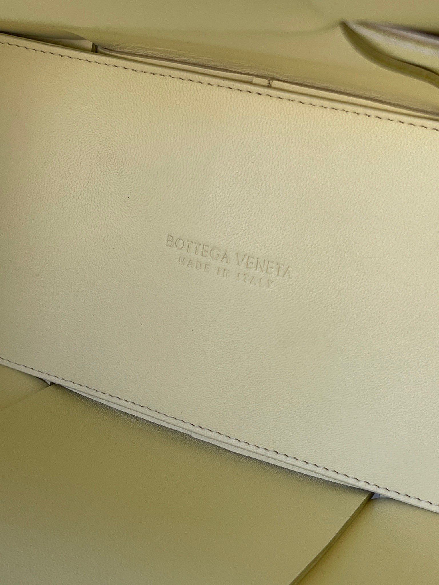 Bottega Veneta Arco Medium Tote In Cream Intrecciato Lambskin