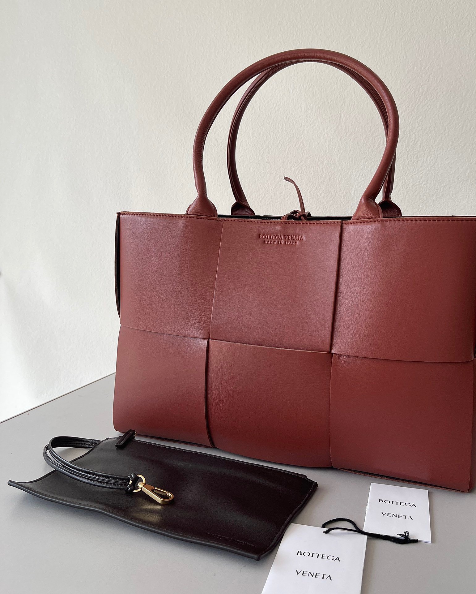 Bottega Veneta Arco Medium Tote In Maple Intrecciato Lambskin