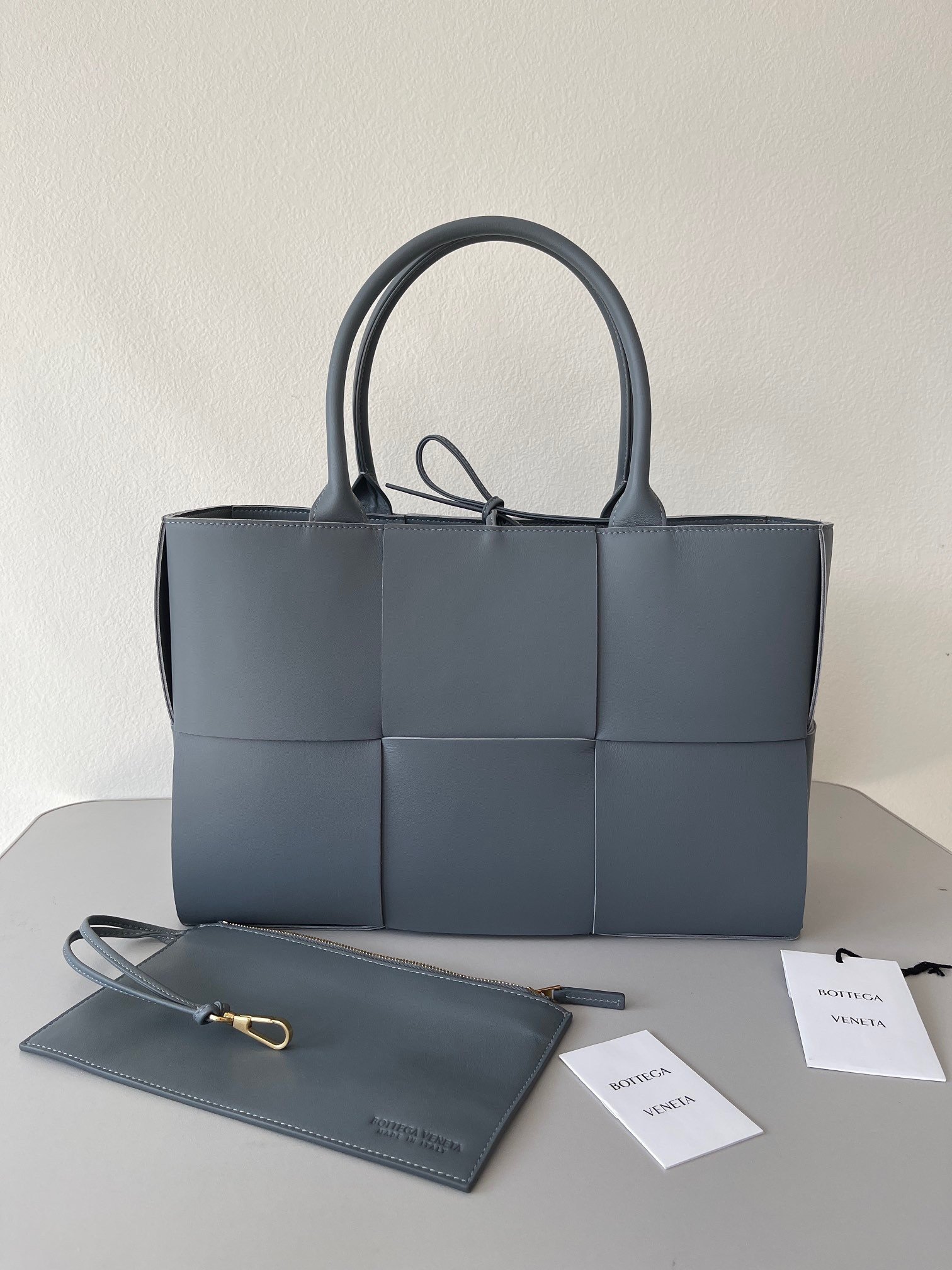 Bottega Veneta Arco Medium Tote In Thunder Intrecciato Lambskin