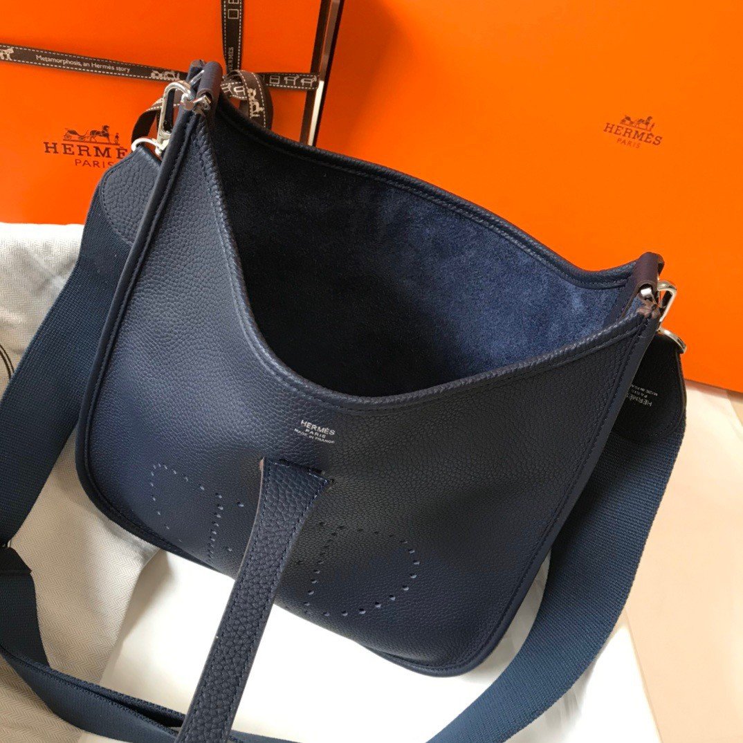 Hermes Evelyne III 29 Bag In Black Clemence Leather