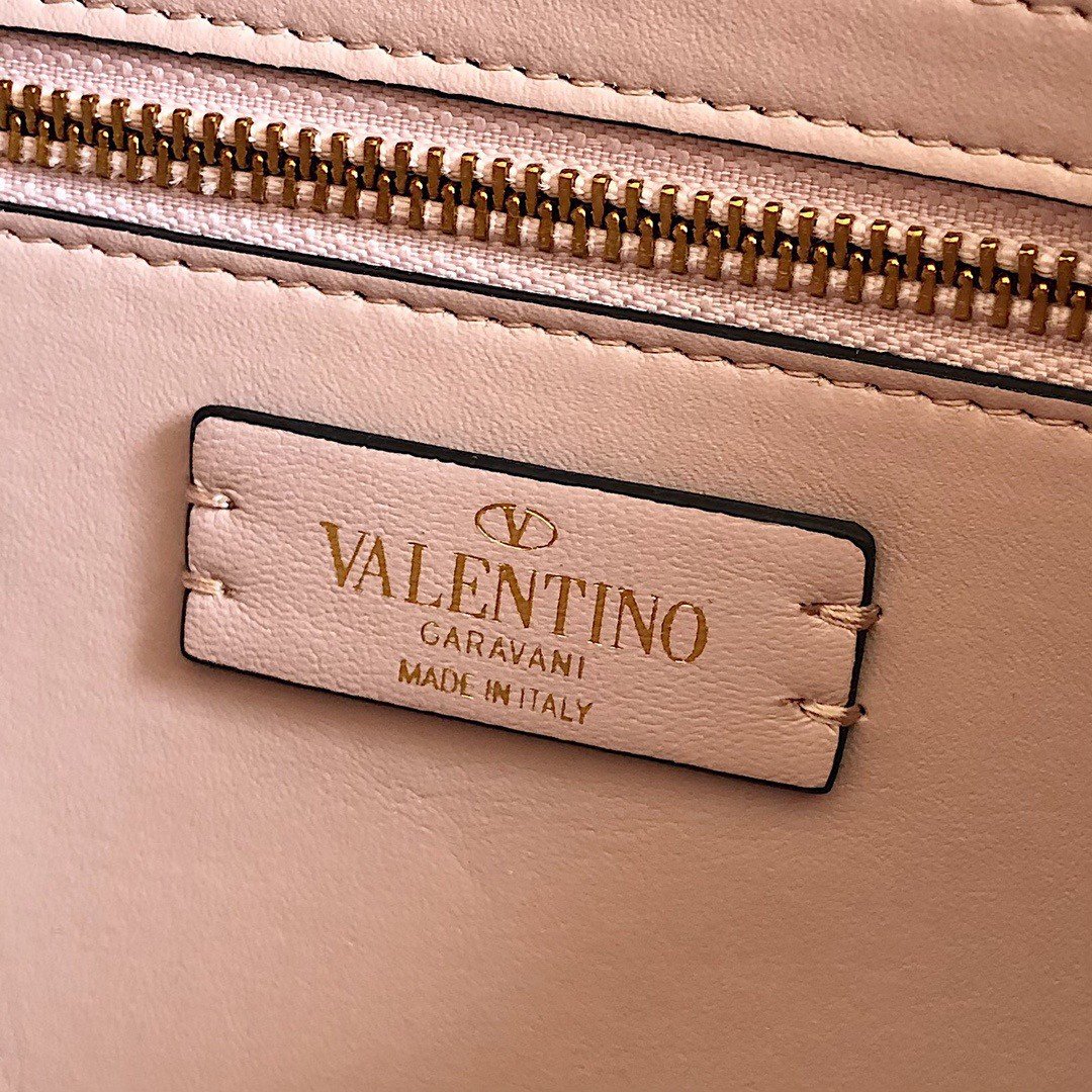 Valentino Roman Stud Medium Chain Bag In Pink Nappa Leather