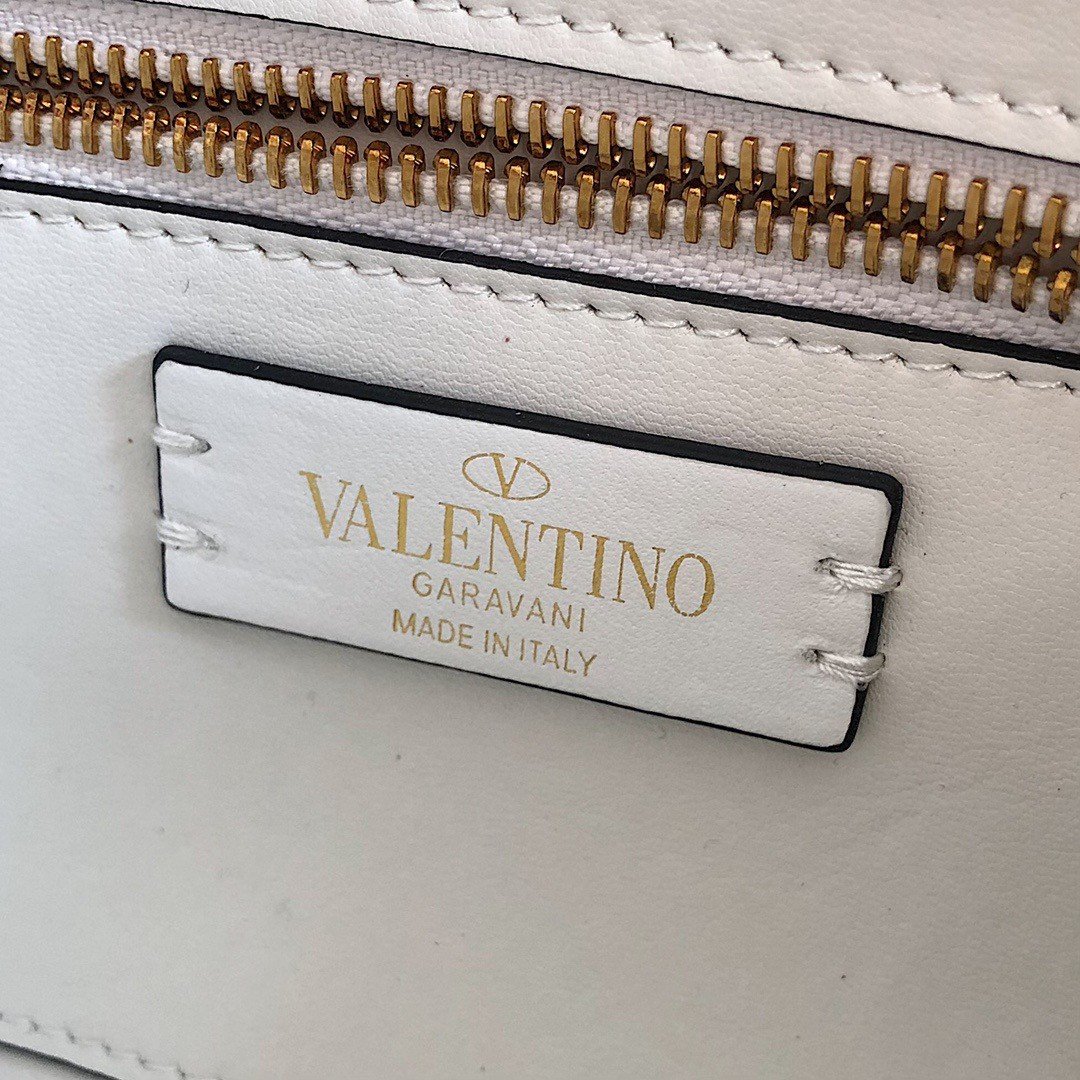 Valentino Roman Stud Medium Chain Bag In White Nappa Leather