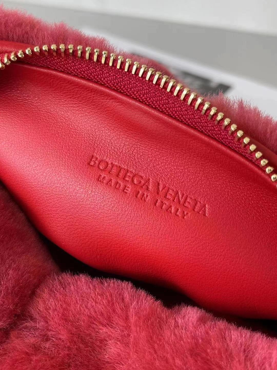 Bottega Veneta Jodie Mini Bag In Red Shearling