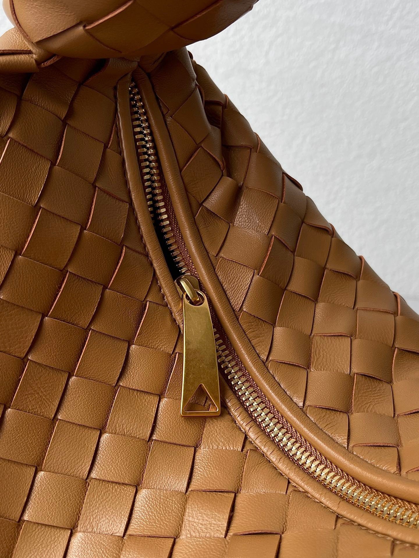 Bottega Veneta BV Jodie Teen Bag In Caramel Intrecciato Lambskin