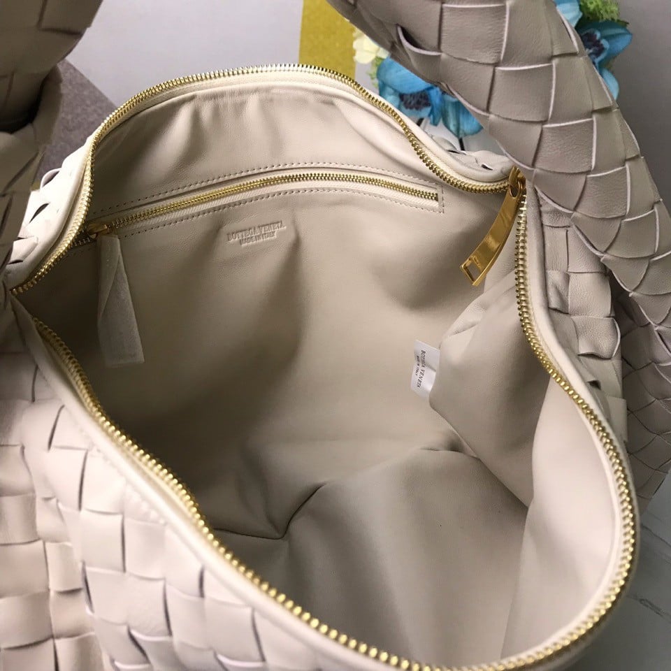 Bottega Veneta BV Jodie Small Bag In White Intrecciato Lambskin